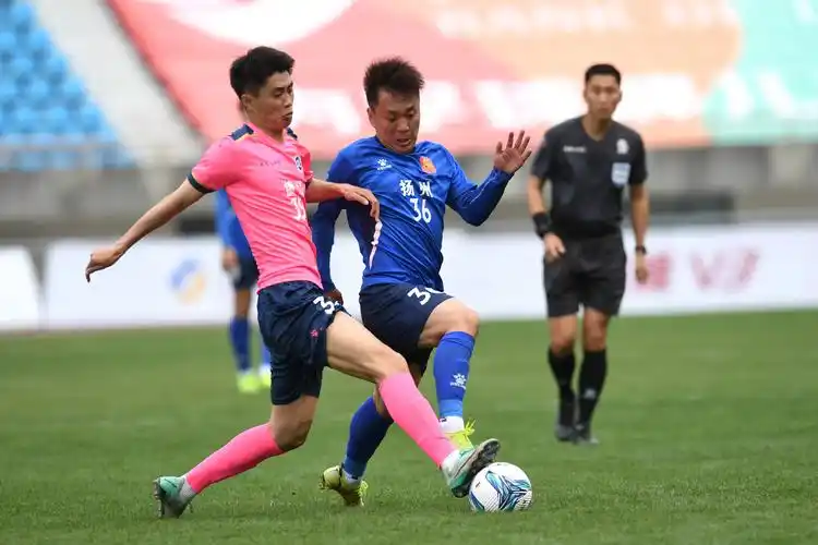 欧冠对决：曼城 VS 里昂